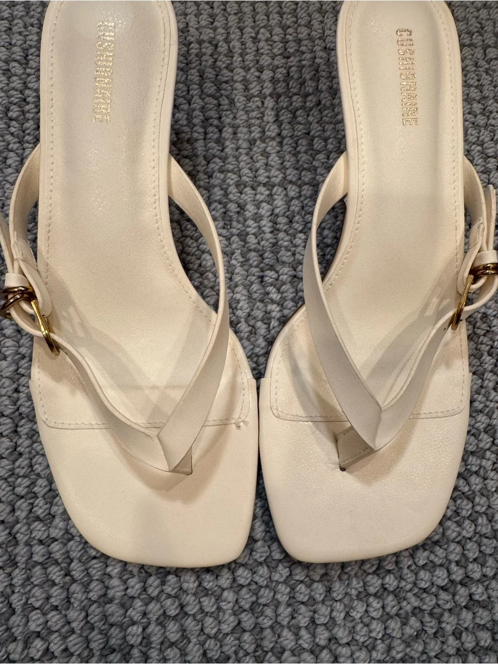 💟CUSHIONAIRE KITTEN HEEL SANDAL💟
